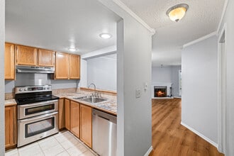 130 SW 116th St, Unit F-12 in Seattle, WA - Foto de edificio - Building Photo