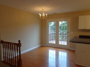 884 Pin Oak Dr in Nashville, TN - Foto de edificio - Building Photo