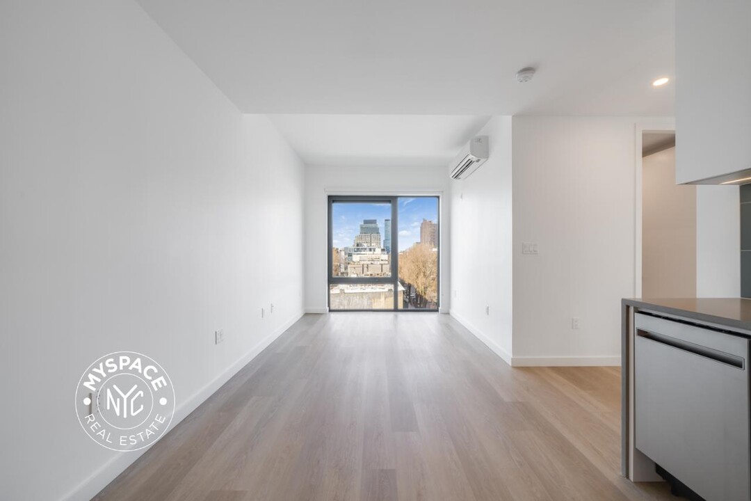 527 Grand Ave, Unit 406 in Brooklyn, NY - Building Photo