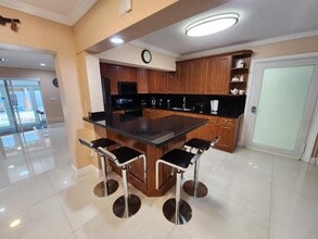 962 E 32nd St in Hialeah, FL - Building Photo - Building Photo