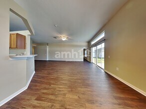 5801 War Admiral Dr in Wesley Chapel, FL - Foto de edificio - Building Photo