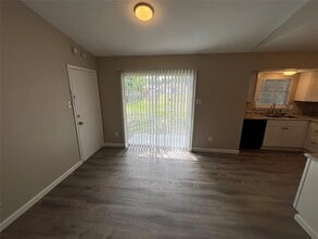 221 Prairie Grove Dr in Dallas, TX - Building Photo - Building Photo