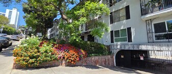 1222 N Olive Dr in West Hollywood, CA - Building Photo