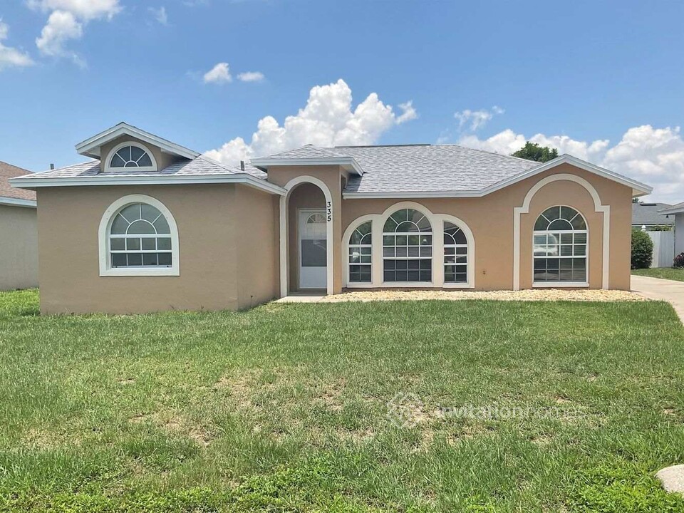 335 Lake Daisy Loop in Winter Haven, FL - Building Photo