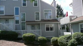 2 Markham Cir in Englewood, NJ - Building Photo