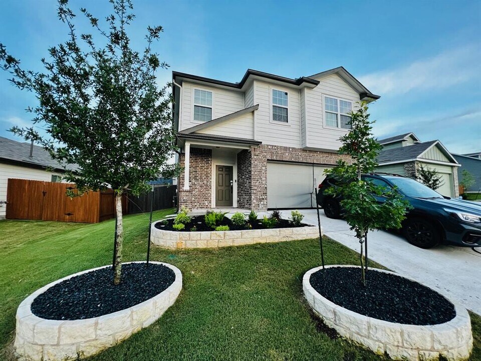 10629 Sunday Dr in Austin, TX - Building Photo