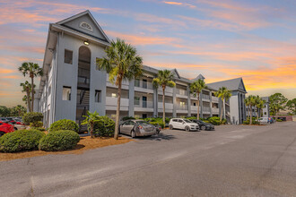 Cayo Grande Navarre in Navarre, FL - Foto de edificio - Building Photo