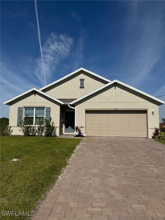 2606 25th St W in Lehigh Acres, FL - Building Photo