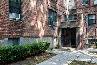 Riverdale Gardens in Bronx, NY - Foto de edificio - Building Photo