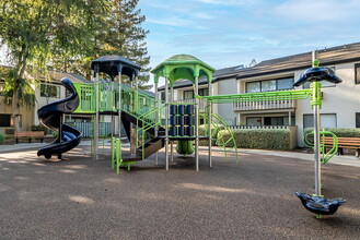 Riley Square in Santa Clara, CA - Foto de edificio - Building Photo