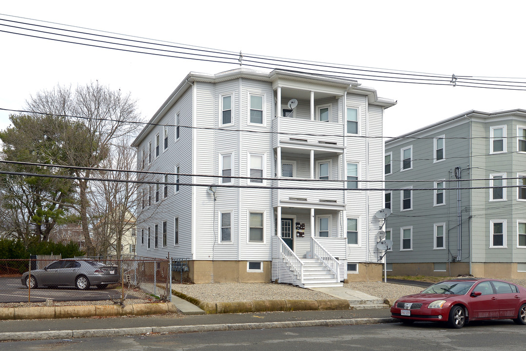 10 Bellevue Ave in Brockton, MA - Building Photo