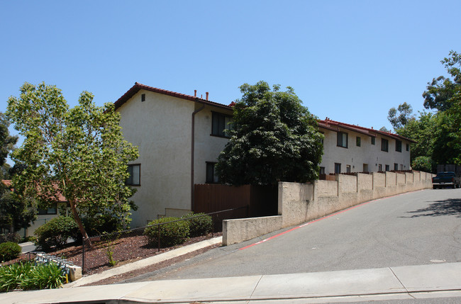 719 Franklin Ln in Vista, CA - Foto de edificio - Building Photo