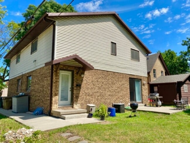 property at 1327-1329 Bowen Ct