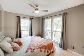 624 Apache Trail in Tool, TX - Foto de edificio - Building Photo