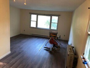 86 Kriskarli Dr in Hartford, VT - Foto de edificio - Building Photo