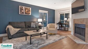 2000 E Lake Pkwy in Marietta, GA - Building Photo