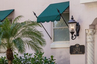 Gunby in Tampa, FL - Foto de edificio - Building Photo