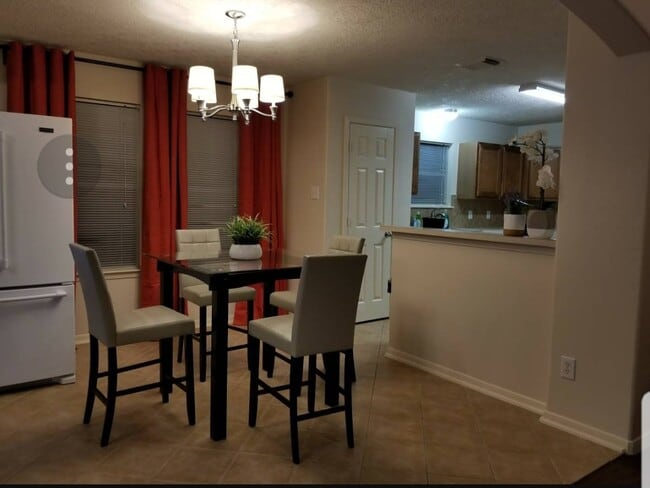 3311 Maris Way in Humble, TX - Foto de edificio - Building Photo