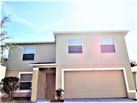 2050 Harcourt Pl in Odessa, FL - Building Photo