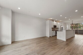 18512 Wallingford Ave N in Shoreline, WA - Building Photo - Building Photo