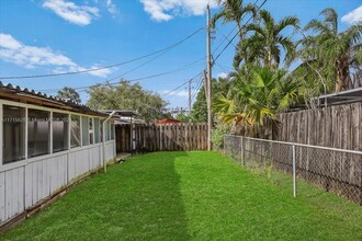 6661 Meade St in Hollywood, FL - Building Photo - Building Photo