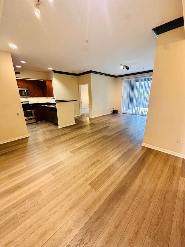 1801 E Katella Ave, Unit 1108 in Anaheim, CA - Building Photo - Building Photo