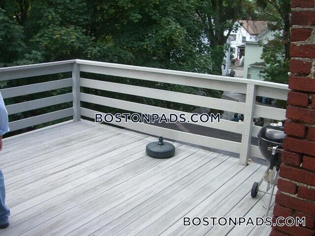 85 Brown St, Unit 2 in Waltham, MA - Building Photo - Building Photo