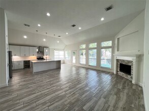 106 N Rambling Ridge Pl in Conroe, TX - Foto de edificio - Building Photo
