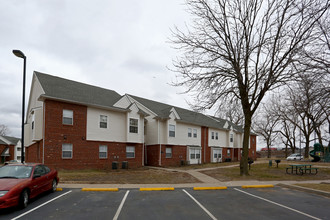 Bissell Apartments in Venice, IL - Building Photo - Building Photo