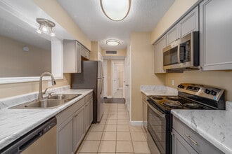 Royal Oaks Apartments in Franklin, TN - Building Photo - Interior Photo