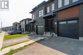922 Robert Ferrie Dr in Kitchener, ON - Building Photo - Building Photo