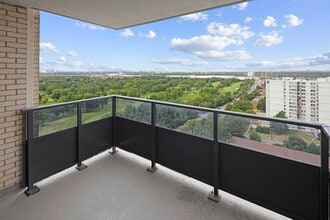 Oakview Heights in Toronto, ON - Building Photo - Building Photo