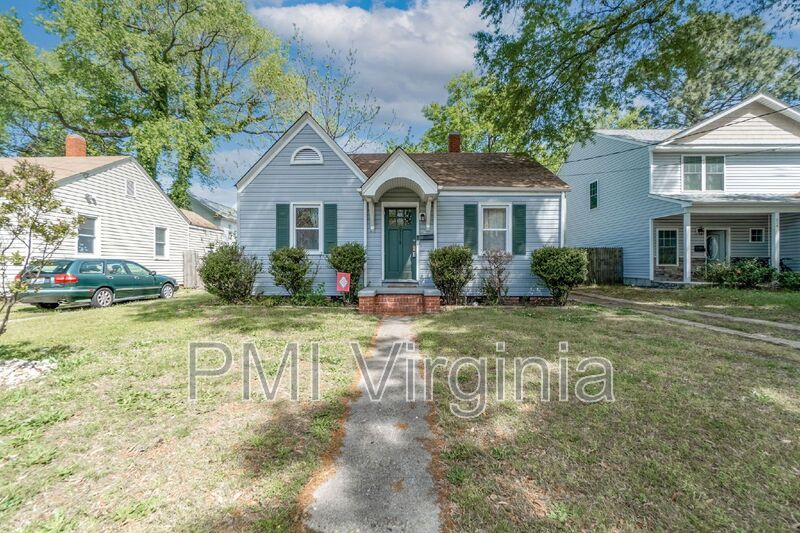 858 W 47th St in Norfolk, VA - Building Photo