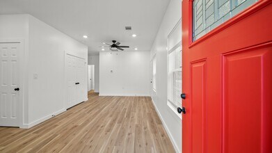 1504 W Blum St in Alvin, TX - Building Photo - Building Photo