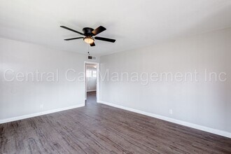 200 Wetherley Dr in Bakersfield, CA - Building Photo - Building Photo