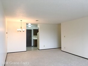 3504 11th Ave N in Grand Forks, ND - Building Photo - Building Photo