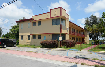 315 S Shore Dr in Miami Beach, FL - Foto de edificio - Building Photo