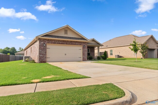 107 Sunlit Grove Dr in Harvest, AL - Building Photo - Building Photo