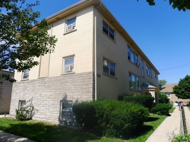 5838 W Montrose Ave-Unit -GN in Chicago, IL - Building Photo