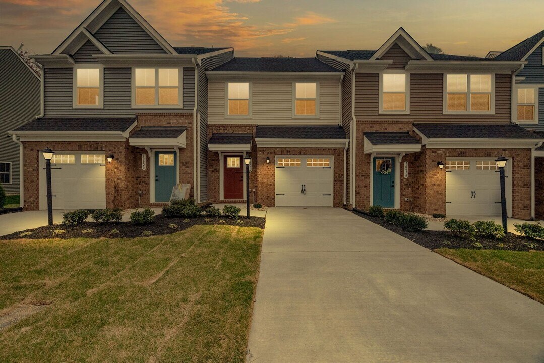 10916 Genito Sq Dr in Midlothian, VA - Building Photo