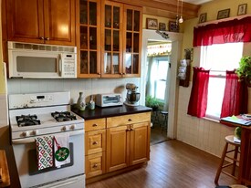 1551 W Broad St in Stratford, CT - Building Photo