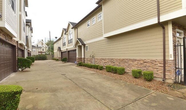 2410 Calumet St in Houston, TX - Building Photo - Building Photo