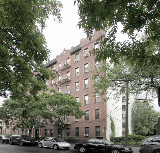 24 Furman Ave in Brooklyn, NY - Foto de edificio - Building Photo