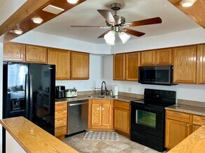 1108 Castilian Ct in Glenview, IL - Building Photo - Building Photo