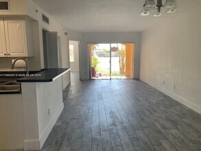 150 NW 96th Ave, Unit 105 in Pembroke Pines, FL - Building Photo - Building Photo
