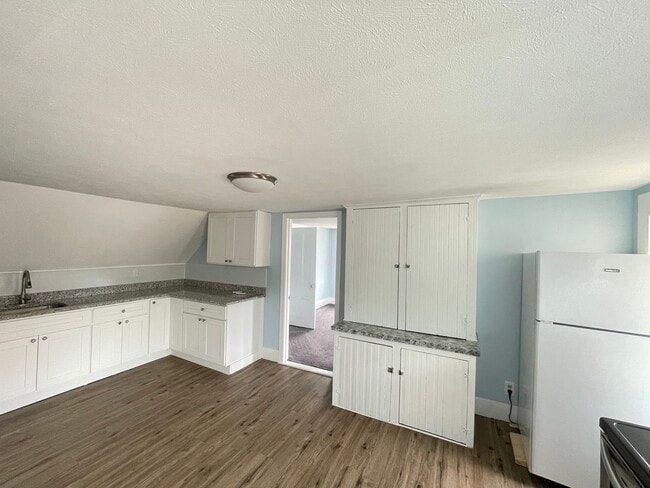 property at 139 W Hollis St