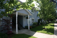 Gilhurst Apartments in Portland, OR - Building Photo - Building Photo