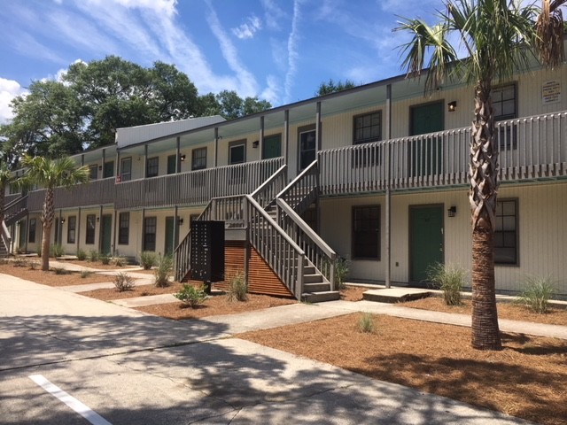 Creekside Commons Apartments in North Charleston, SC - Foto de edificio - Building Photo