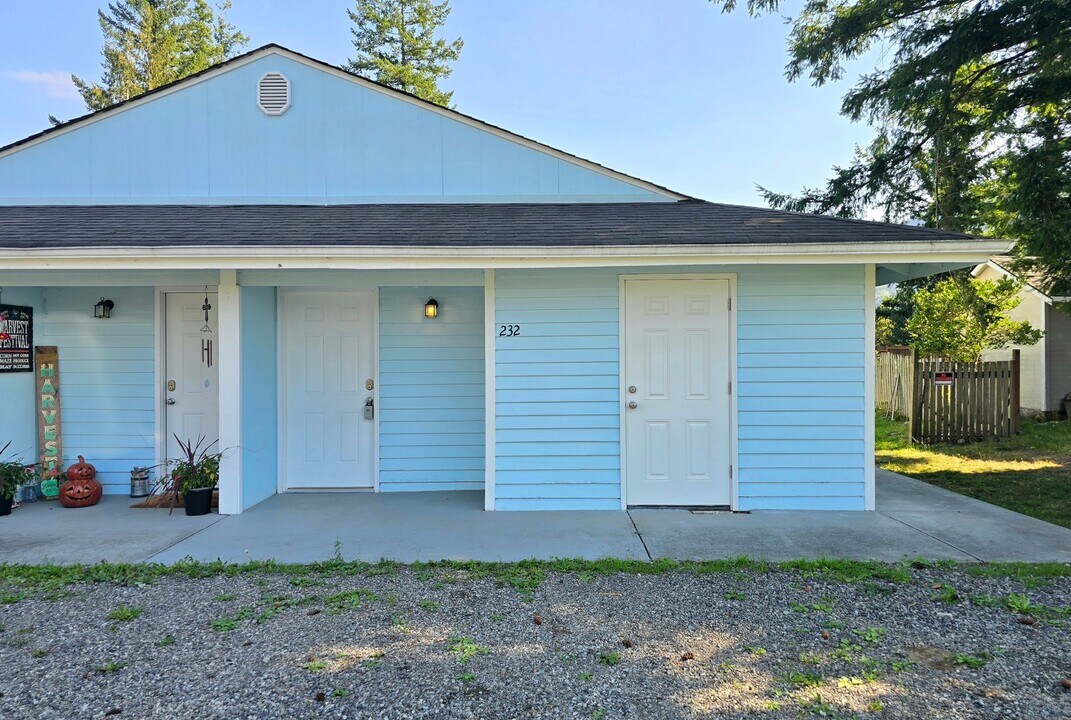 232 7th St in Gold Bar, WA - Building Photo