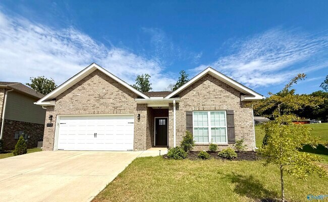 4018 Rockland Cir SE in Owens Cross Roads, AL - Building Photo - Building Photo